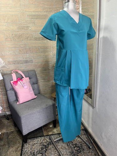 Scrub Quirúrgico de Maternidad  Modelo Dulce espera