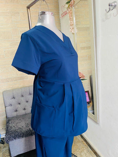 Scrub Quirúrgico de Maternidad  Modelo Dulce espera.