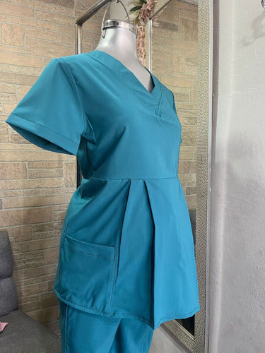 Scrub Quirúrgico de Maternidad  Modelo Dulce espera