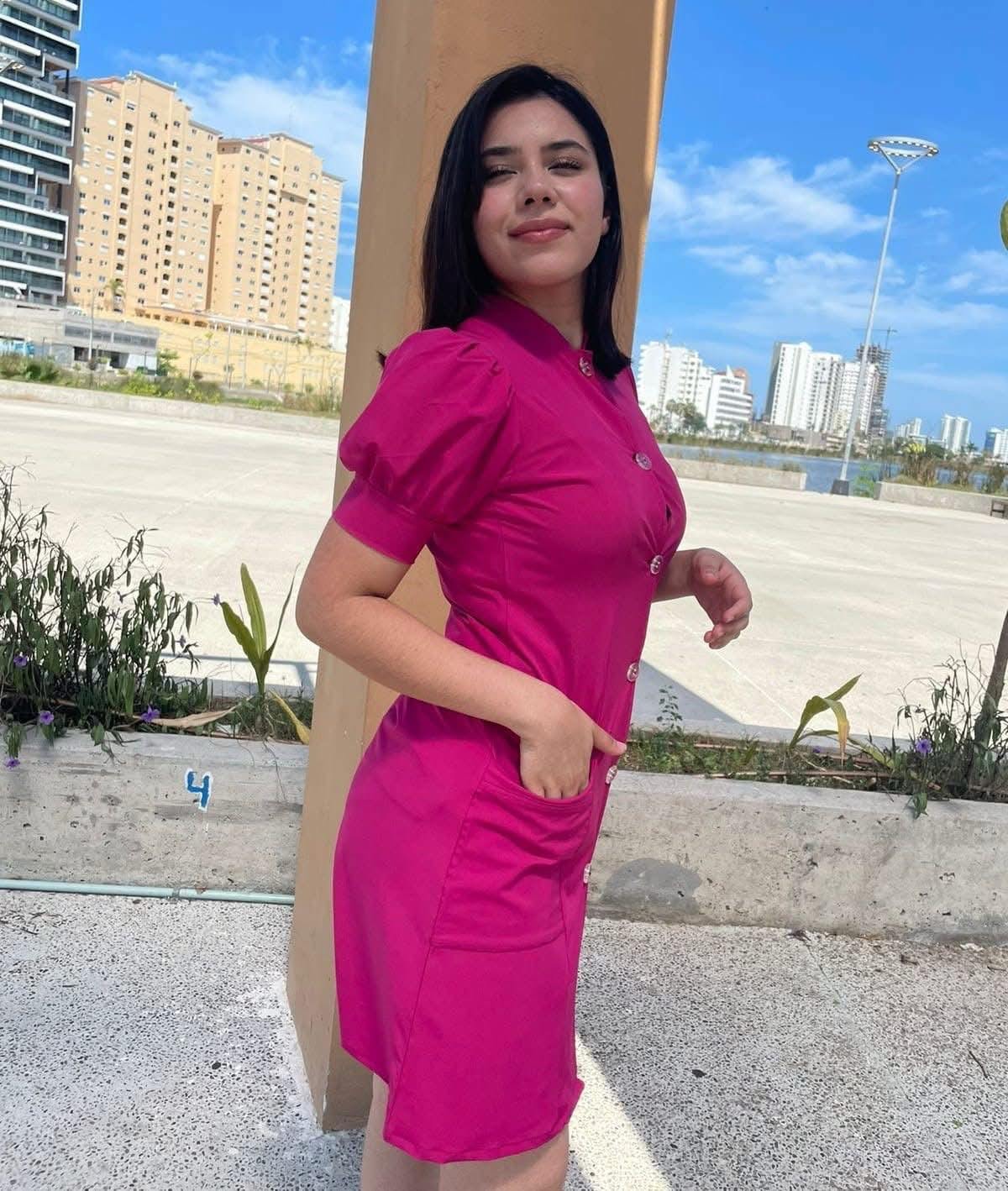 Elegancia y Estilo Profesional: Bata Princesa
