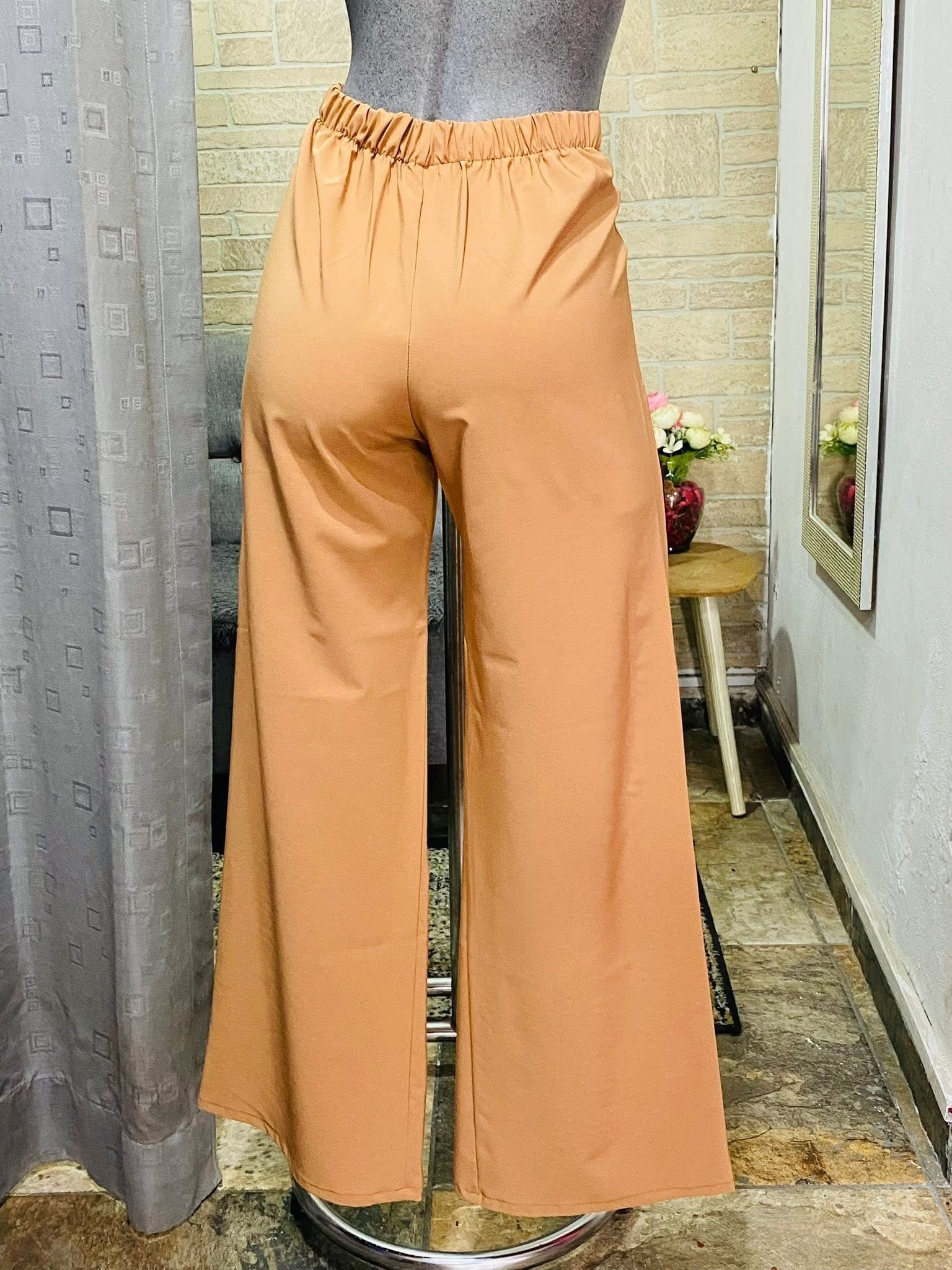Modelo Rubi! lo amaras! la moda en el trabajo también es importante